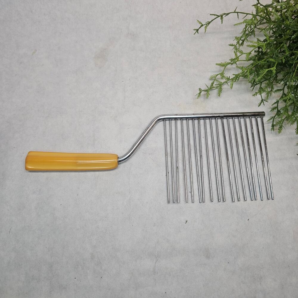 Vintage ButterScotch Bakelite Handle Angel Food Cake Cutter Slicer Breaker Comb